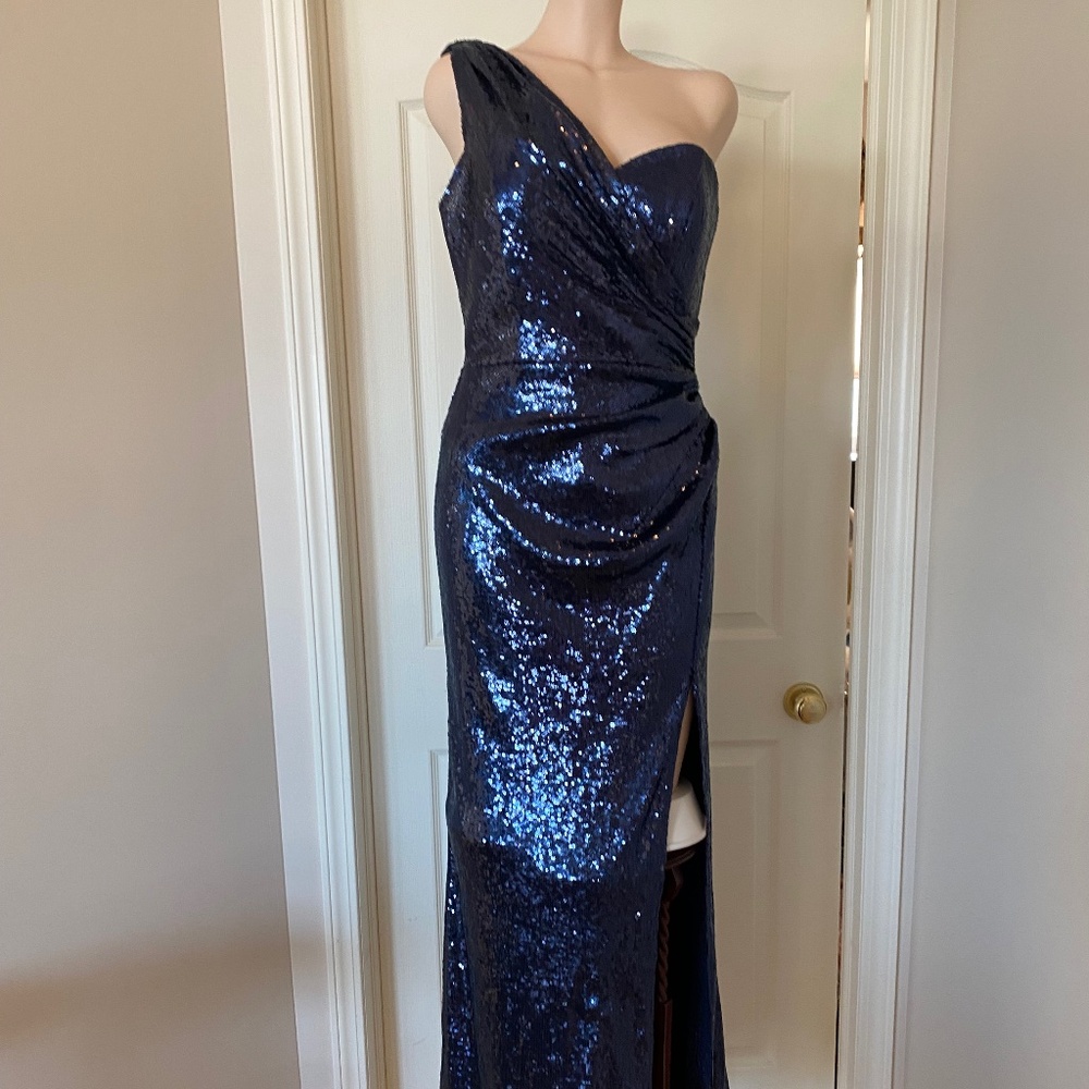 Xscape by Joanna Chen long sequinned dress size 10